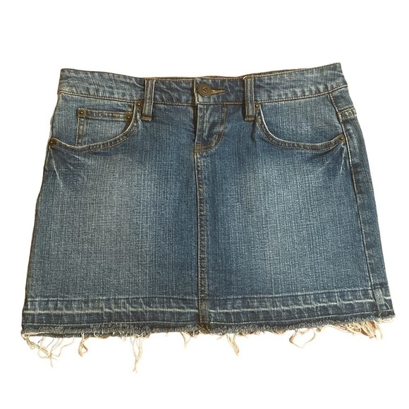 SO Juniors Size 3 Distressed Jean Mini Skirt - Picture 1 of 5